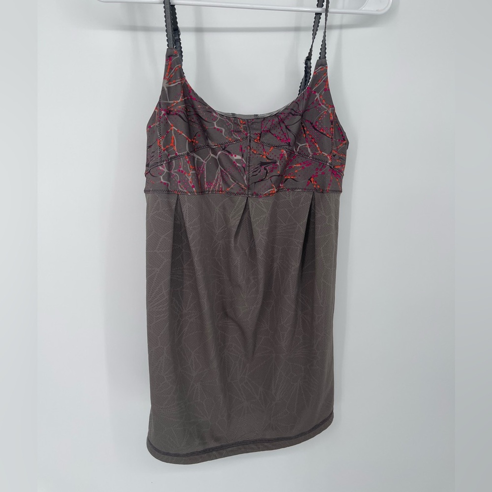 Lole Women's‎ Tank Top - Gray with Red and Orange Accents